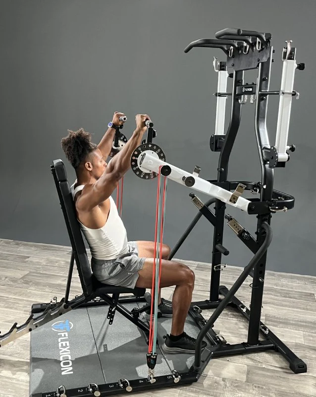 Shoulder press on the FLEXICON tower.